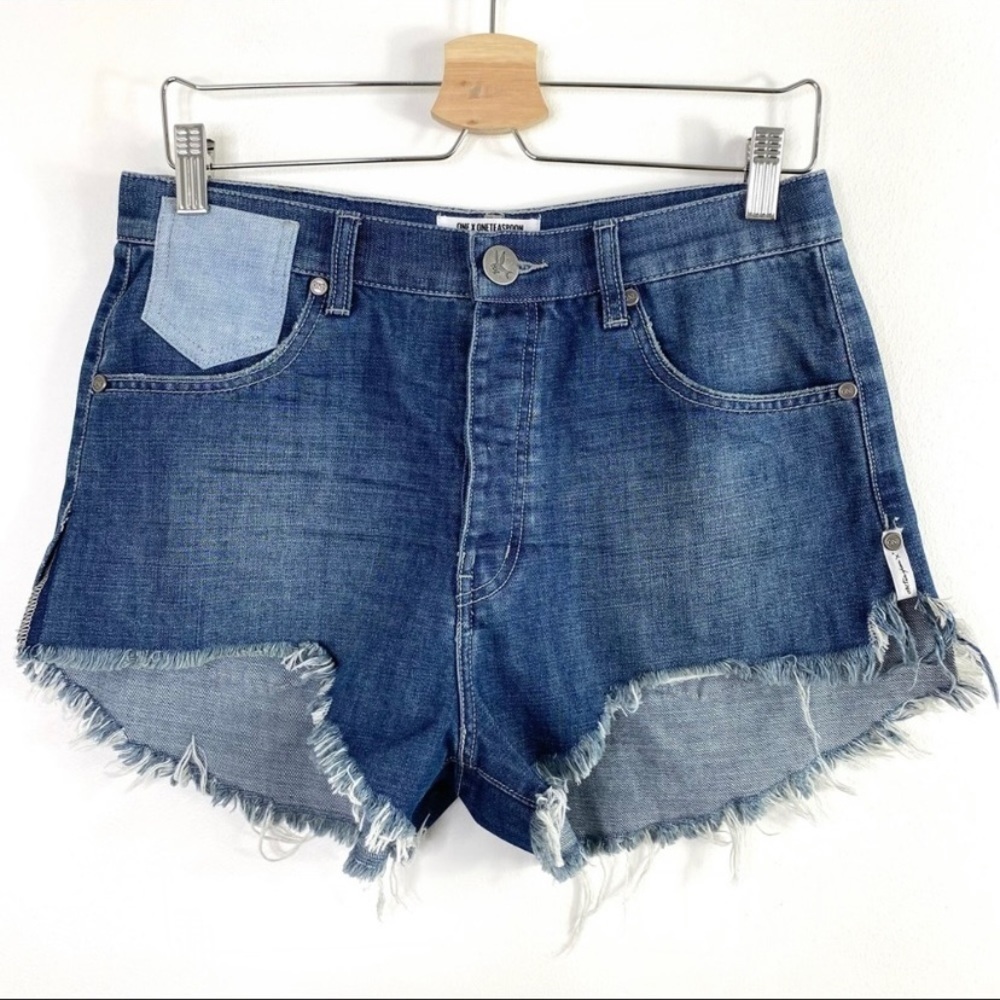 ONE Teaspoon High Rise Distressed Front Step Hem Denim Shorts Medium Wash Sz 26 - Picture 2 of 9